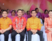 จังหวัดสุราษฎร์ธานีนำเรือพนมพระถ้วยรางวัลพระราชทาน ร่วมแสดงโ ... พารามิเตอร์รูปภาพ 22
