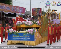 จังหวัดสุราษฎร์ธานีนำเรือพนมพระถ้วยรางวัลพระราชทาน ร่วมแสดงโ ... พารามิเตอร์รูปภาพ 2