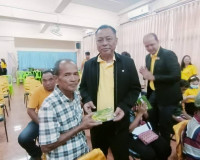 จังหวัดสุราษฎร์ธานีมอบสมุดประจำตัวผู้รับได้การคัดเลือกให้ทำก ... พารามิเตอร์รูปภาพ 8