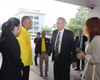 จังหวัดสุราษฎร์ธานีต้อนรับเอกอัครราชทูตสหรัฐอเมริกาประจำประเ ... พารามิเตอร์รูปภาพ 1