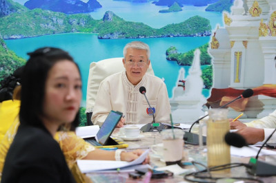 รองผู้ว่าราชการจังหวัดสุราษฎร์ธานี เป็นประธานการประชุมนำเสนอ ... พารามิเตอร์รูปภาพ 1