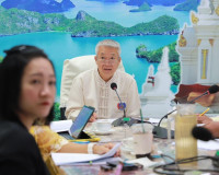 รองผู้ว่าราชการจังหวัดสุราษฎร์ธานี เป็นประธานการประชุมนำเสนอ ... พารามิเตอร์รูปภาพ 1