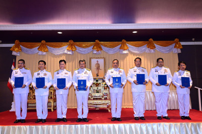 ผู้ว่าราชการจังหวัดสุราษฎร์ธานี เข้ารับมอบหนังสือพระราชทานสา ... พารามิเตอร์รูปภาพ 1