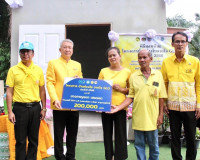 รองผู้ว่าราชการจังหวัดสุราษฎร์ธานี เป็นประธานในพิธีส่งมอบบ้า ... พารามิเตอร์รูปภาพ 1