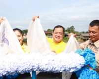 ผู้ว่าราชการจังหวัดสุราษฎร์ธานี นำส่วนราชการ ประชาชน ปล่อยพั ... พารามิเตอร์รูปภาพ 11
