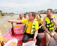 ผู้ว่าราชการจังหวัดสุราษฎร์ธานี นำส่วนราชการ ประชาชน ปล่อยพั ... พารามิเตอร์รูปภาพ 14
