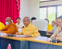 รองผู้ว่าราชการจังหวัดสุราษฎร์ธานี กล่าวต้อนรับคณะกรรมการคัด ... พารามิเตอร์รูปภาพ 1