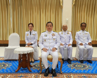 ผู้ว่าฯ สุราษฎร์ธานีเป็นประธานในพิธีมอบหนังสือพระราชทานสาราน ... พารามิเตอร์รูปภาพ 3