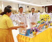 ผู้ว่าฯ สุราษฎร์ธานีเป็นประธานในพิธีมอบหนังสือพระราชทานสาราน ... พารามิเตอร์รูปภาพ 12