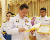 ผู้ว่าฯ สุราษฎร์ธานีเป็นประธานในพิธีมอบหนังสือพระราชทานสาราน ... พารามิเตอร์รูปภาพ 14