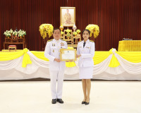 ผู้ว่าฯ สุราษฎร์ธานีเป็นประธานในพิธีมอบหนังสือพระราชทานสาราน ... พารามิเตอร์รูปภาพ 18