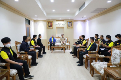รองผู้ว่าราชการจังหวัดสุราษฎร์ธานี ให้การต้อนรับ นายวีระพันธ ... พารามิเตอร์รูปภาพ 1