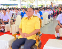 รองผู้ว่าราชการจังหวัดสุราษฎร์ธานี กล่าวต้อนรับ พล.อ.เกรียงไ ... พารามิเตอร์รูปภาพ 2