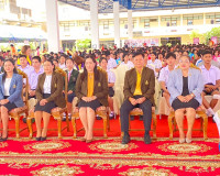 รองผู้ว่าราชการจังหวัดสุราษฎร์ธานี กล่าวต้อนรับ พล.อ.เกรียงไ ... พารามิเตอร์รูปภาพ 4