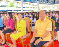 รองผู้ว่าราชการจังหวัดสุราษฎร์ธานี กล่าวต้อนรับ พล.อ.เกรียงไ ... พารามิเตอร์รูปภาพ 7
