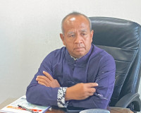 รองผู้ว่าราชการจังหวัดสุราษฎร์ธานี เป็นประธานการประชุมในการจ ... พารามิเตอร์รูปภาพ 1
