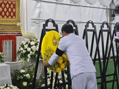 รองผู้ว่าราชการจังหวัดสุราษฎร์ธานีเชิญพวงมาลาพระราชทานและพวง ... พารามิเตอร์รูปภาพ 1