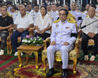 รองผู้ว่าราชการจังหวัดสุราษฎร์ธานีเชิญพวงมาลาพระราชทานและพวง ... พารามิเตอร์รูปภาพ 4