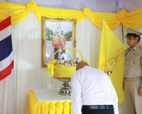 รองผู้ว่าราชการจังหวัดสุราษฎร์ธานี เชิญตะกร้าสิ่งของพระราชทา ... พารามิเตอร์รูปภาพ 3