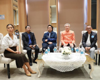 รองผู้ว่าราชการจังหวัดสุราษฎร์ธานี ให้การต้อนรับ นายพัฒนชัย  ... พารามิเตอร์รูปภาพ 1
