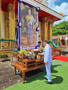 รองผู้ว่าราชการจังหวัดสุราษฎร์ธานี ร่วมพิธีถวายผ้าพระกฐินพระ ... พารามิเตอร์รูปภาพ 1
