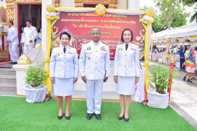 รองผู้ว่าราชการจังหวัดสุราษฎร์ธานี ร่วมพิธีถวายผ้าพระกฐินพระ ... พารามิเตอร์รูปภาพ 1