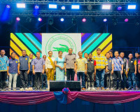 รองผู้ว่าราชการจังหวัดสุราษฎร์ธานี พร้อมด้วย นางพรรณทิพย์ เจ ... พารามิเตอร์รูปภาพ 4