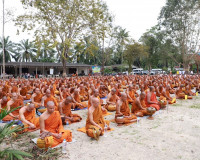 พระภิกษุสงฆ์ทั้งไทยและต่างชาติกว่า 500 รูป ธุดงผ่านจังหวัดสุ ... พารามิเตอร์รูปภาพ 5