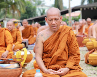 พระภิกษุสงฆ์ทั้งไทยและต่างชาติกว่า 500 รูป ธุดงผ่านจังหวัดสุ ... พารามิเตอร์รูปภาพ 7