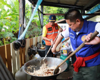 รองผู้ว่าราชการจังหวัดสุราษฎร์ธานี และนายอำเภอกาญจนดิษฐ์ ร่ว ... พารามิเตอร์รูปภาพ 2