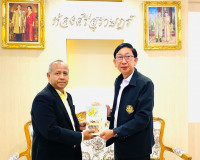 รองผู้ว่าราชการจังหวัดสุราษฎร์ธานี ให้การต้อนรับนายอุฬาร จิ๋ ... พารามิเตอร์รูปภาพ 1