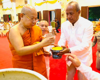 รองผู้ว่าราชการจังหวัดสุราษฎร์ธานี เป็นประธานในพิธีสวดมนต์ข้ ... พารามิเตอร์รูปภาพ 31