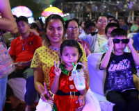 ชาวจังหวัดสุราษฎร์ธานี ร่วมกิจกรรมเฉลิมฉลองเคาท์ดาวน์ วันส่ง ... พารามิเตอร์รูปภาพ 16