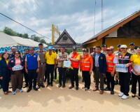 รองผู้ว่าราชการจังหวัดสุราษฎร์ธานี พร้อมด้วยหัวหน้าส่วนราชกา ... พารามิเตอร์รูปภาพ 9