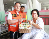 ผู้ว่าราชการจังหวัดสุราษฎร์ธานี เยี่ยมอาการและให้กำลังใจผู้ไ ... พารามิเตอร์รูปภาพ 2