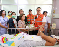 ผู้ว่าราชการจังหวัดสุราษฎร์ธานี เยี่ยมอาการและให้กำลังใจผู้ไ ... พารามิเตอร์รูปภาพ 3