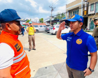 รองผู้ว่าราชการจังหวัดสุราษฎร์ธานี พร้อมด้วยหัวหน้าส่วนราชกา ... พารามิเตอร์รูปภาพ 2