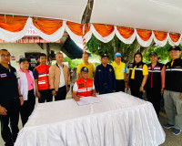 รองผู้ว่าราชการจังหวัดสุราษฎร์ธานี พร้อมด้วยหัวหน้าส่วนราชกา ... พารามิเตอร์รูปภาพ 9