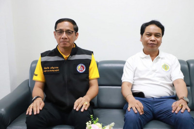 รองผู้ว่าราชการจังหวัดสุราษฎร์ธานี ให้การต้อนรับ ร.ต.อ. ชนิน ... พารามิเตอร์รูปภาพ 1