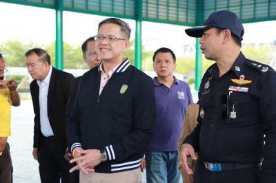 ผู้ว่าฯ สุราษฎร์ธานี ตรวจเยี่ยมหน่วยเลือกตั้งสมาชิกและนายก อ ... พารามิเตอร์รูปภาพ 1