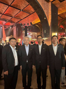 รองผู้ว่าราชการจังหวัดสุราษฎร์ธานี เข้าร่วมงานเปิดปี "Amazin ... พารามิเตอร์รูปภาพ 1