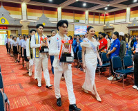 รองผู้ว่าราชการจังหวัดสุราษฎร์ธานี เป็นประธานในพิธีมอบถ้วยรา ... พารามิเตอร์รูปภาพ 4