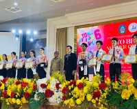 รองผู้ว่าราชการจังหวัดสุราษฎร์ธานี เป็นประธานในพิธีมอบถ้วยรา ... พารามิเตอร์รูปภาพ 11