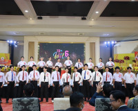 รองผู้ว่าราชการจังหวัดสุราษฎร์ธานี เป็นประธานในพิธีมอบถ้วยรา ... พารามิเตอร์รูปภาพ 15