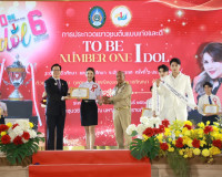 รองผู้ว่าราชการจังหวัดสุราษฎร์ธานี เป็นประธานในพิธีมอบถ้วยรา ... พารามิเตอร์รูปภาพ 24