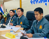 รองผู้ว่าราชการจังหวัดสุราษฎร์ธานี เข้าร่วมประชุมกับคณะกรรมา ... พารามิเตอร์รูปภาพ 1