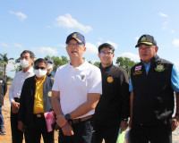 ผู้ว่าฯ สุราษฎร์ธานีนำทีมลงพื้นที่ตรวจสอบและประเมินสถานที่กำ ... พารามิเตอร์รูปภาพ 3