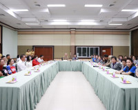 รองผู้ว่าราชการจังหวัดสุราษฎร์ธานี ให้การต้อนรับ ดร.ลัดดา วิ ... พารามิเตอร์รูปภาพ 4