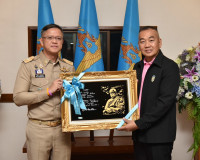 ผู้ว่าราชการจังหวัดสุราษฎร์ธานีให้การต้อนรับคณาจารย์ เจ้าหน้ ... พารามิเตอร์รูปภาพ 6