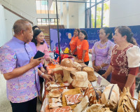 รองผู้ว่าราชการจังหวัดสุราษฎร์ธานี เป็นประธานในพิธีเปิดและมอ ... พารามิเตอร์รูปภาพ 11
